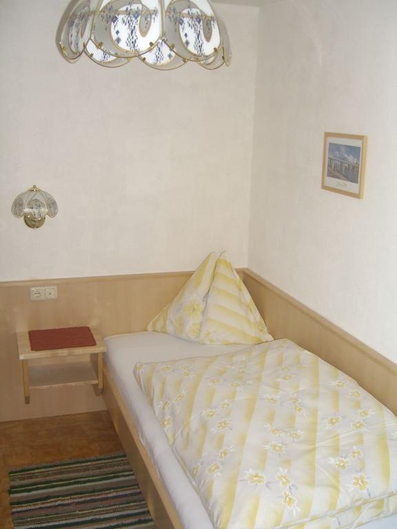Gaestehaus Hofer Brixen im Thale Habitación foto